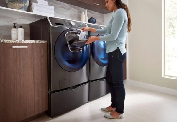 Samsung – 4.5 Cu. Ft. High Efficiency Stackable Front Load Washer with Steam and AddWash – Black stainless steel - Image 4